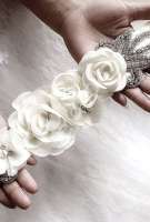 biały ozdobny pas do sukienki ślubnej lub wieczorowej z kwiatami 233