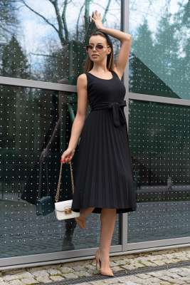 sukienka na szerokich ramiączkach z plisowanym dołem - czarna