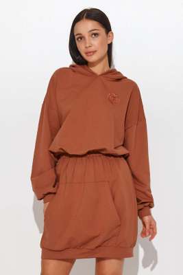 sukienka w formie bluzy ze ściagaczem w talii - karmelowa